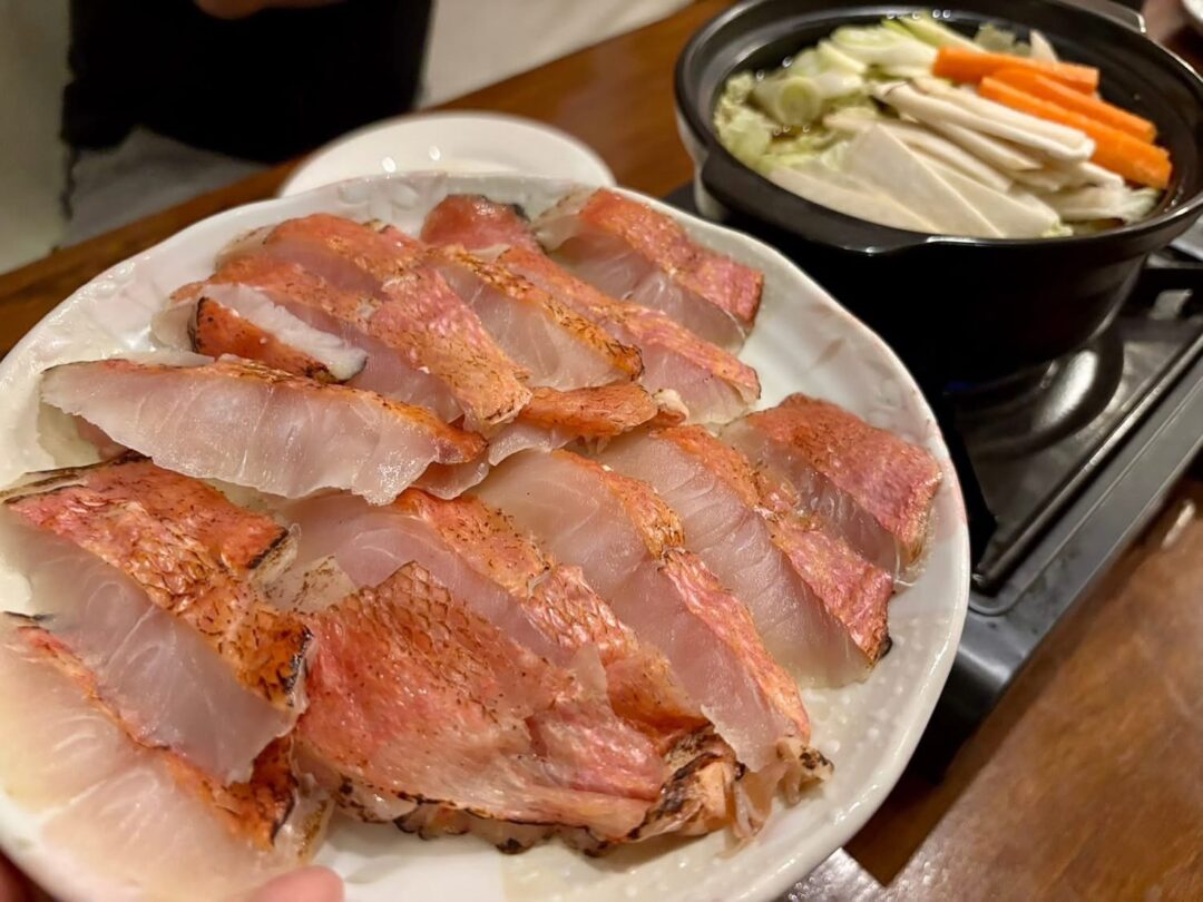 バンコク・プロンポンの居酒屋 北海道レストラン 原始焼き Soi26店 名物「金目鯛しゃぶしゃぶ」。豪華な金目鯛を使用したおすすめコース