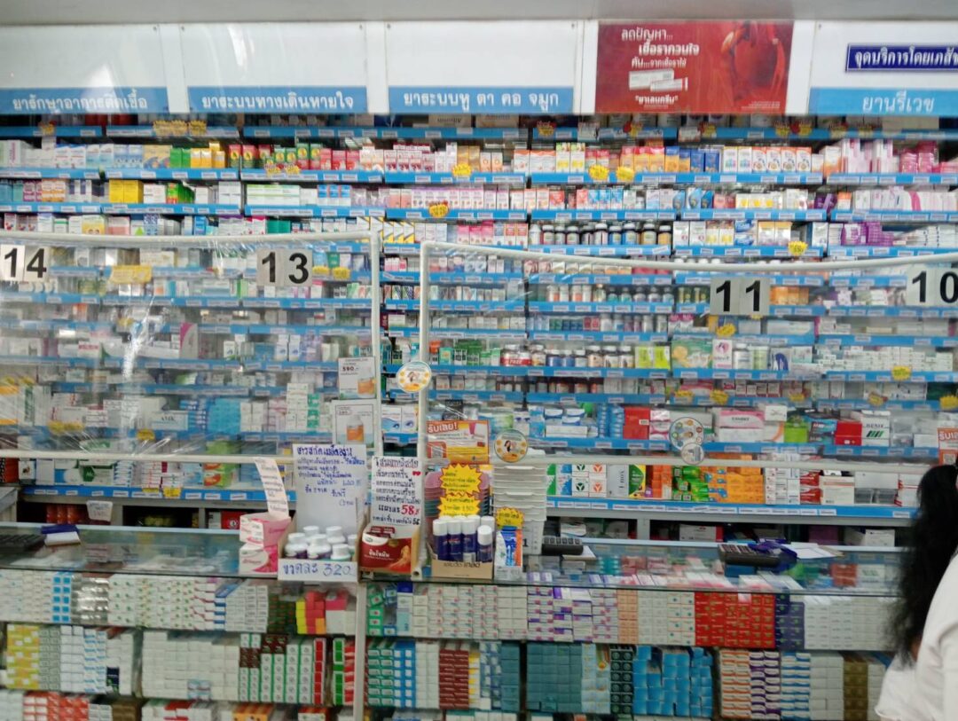 圧倒的な在庫数と10名以上いるスタッフで常にフル回転です。