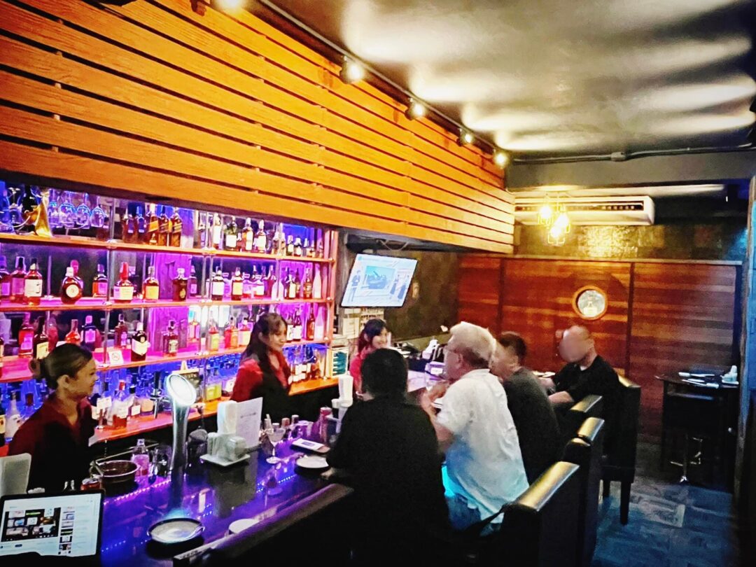 Dowl restaurant & bar 店内のようす