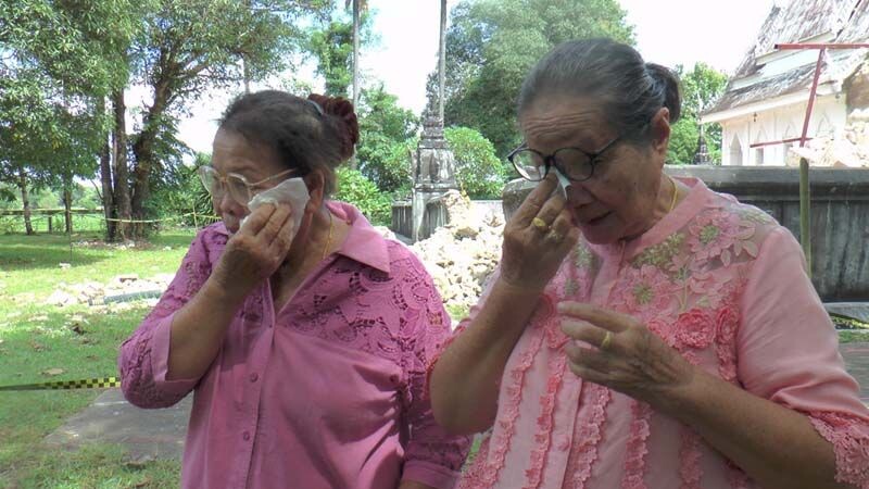 悲しむ地元の人々