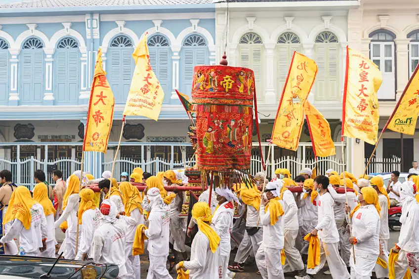 バンコクのキンジェーの様子(ヤワラート)出典：https://travel.trueid.net/