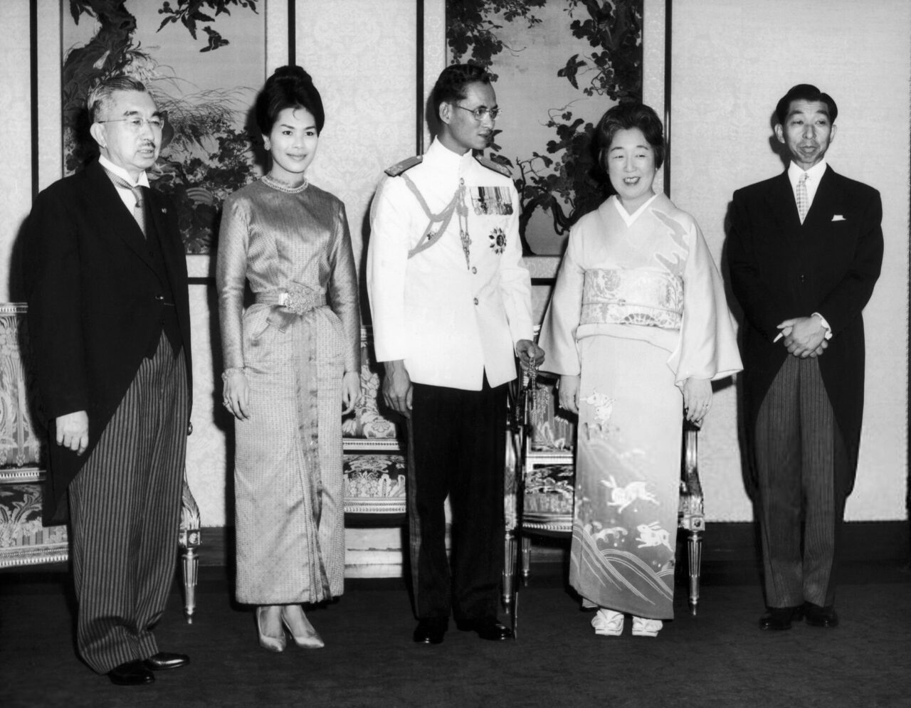 日本の皇室とタイの王室の深いつながりを示す家族での集合写真(出典：The Royal Watcher)