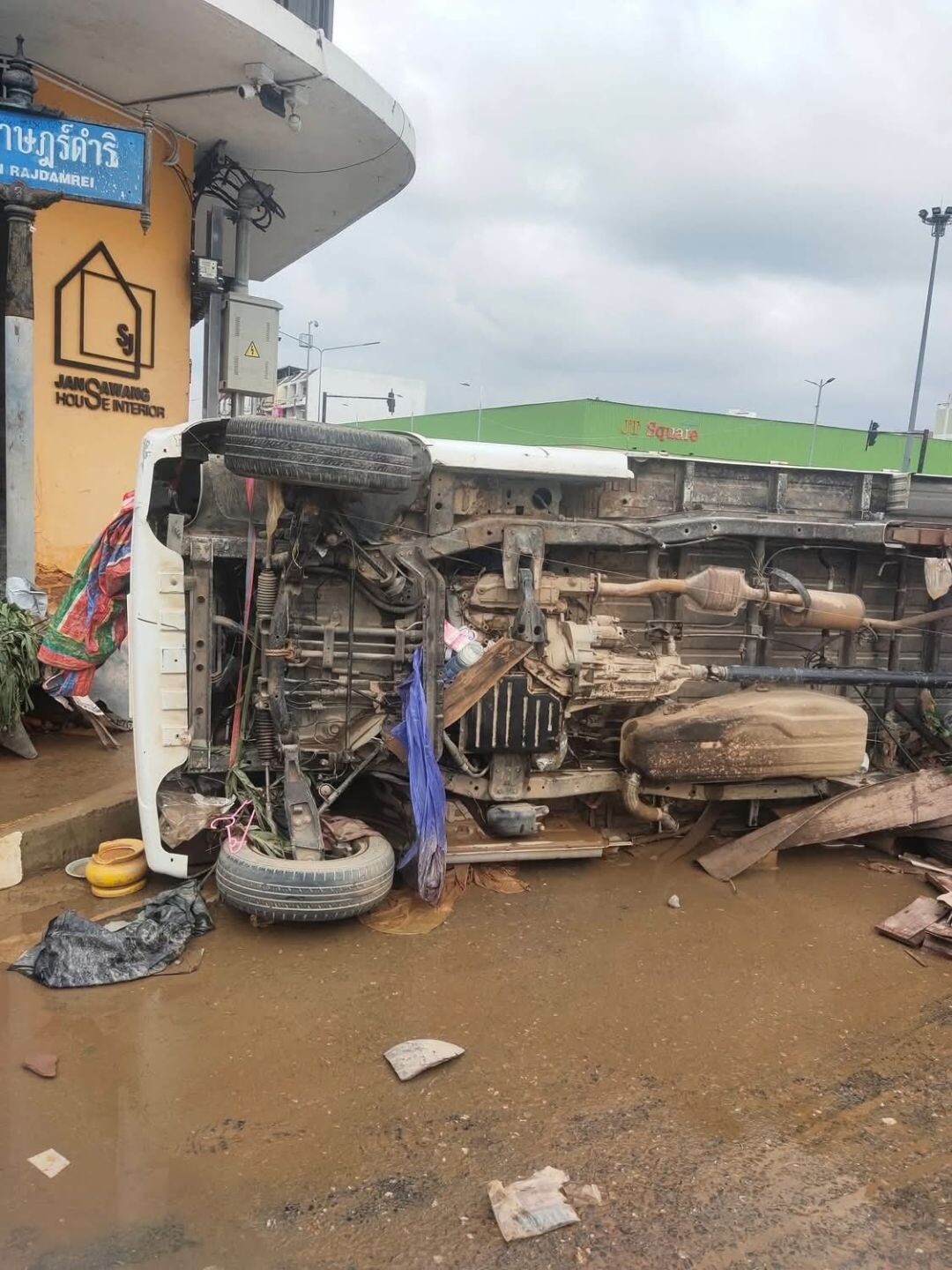 水位が下がったハジャイの様子2