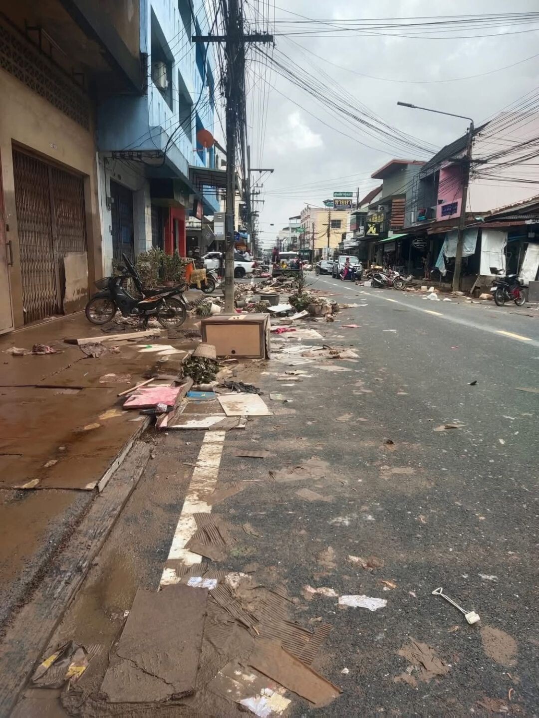 水位が下がったハジャイの様子1