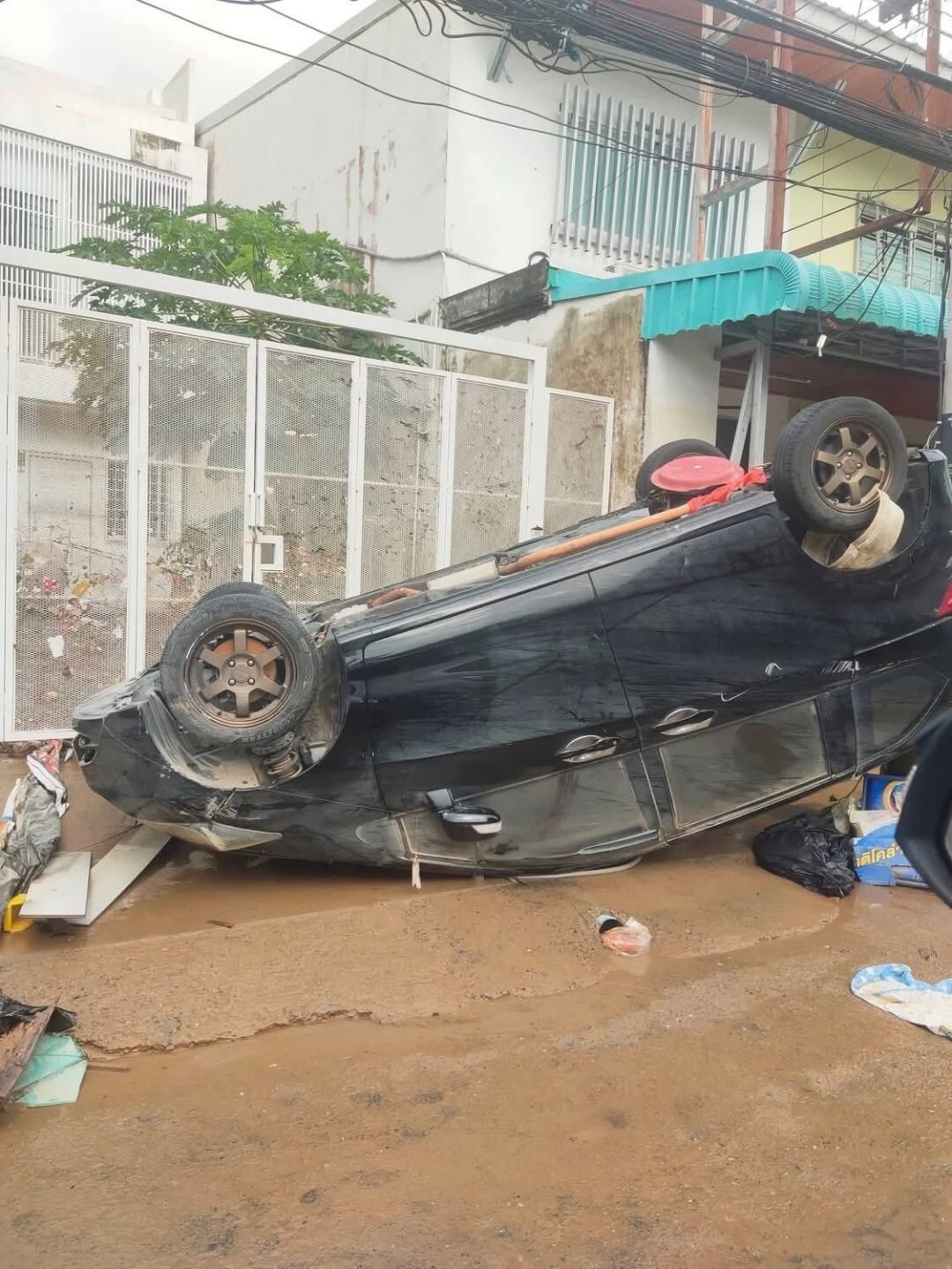 水位が下がったハジャイの様子4