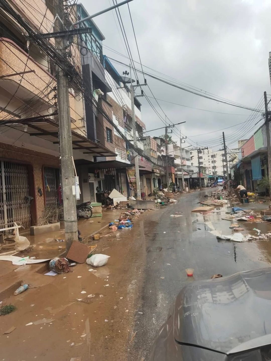 水位が下がったハジャイの様子6