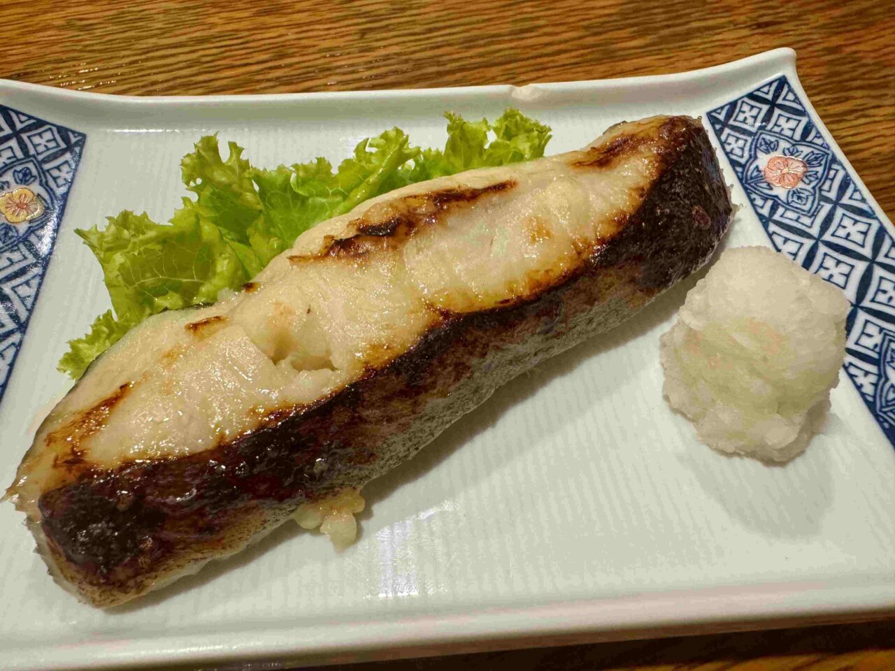 ひらめ西京焼き（250B） 旨味たっぷりなのにしつこくない、極楽クオリティの上品な一皿。