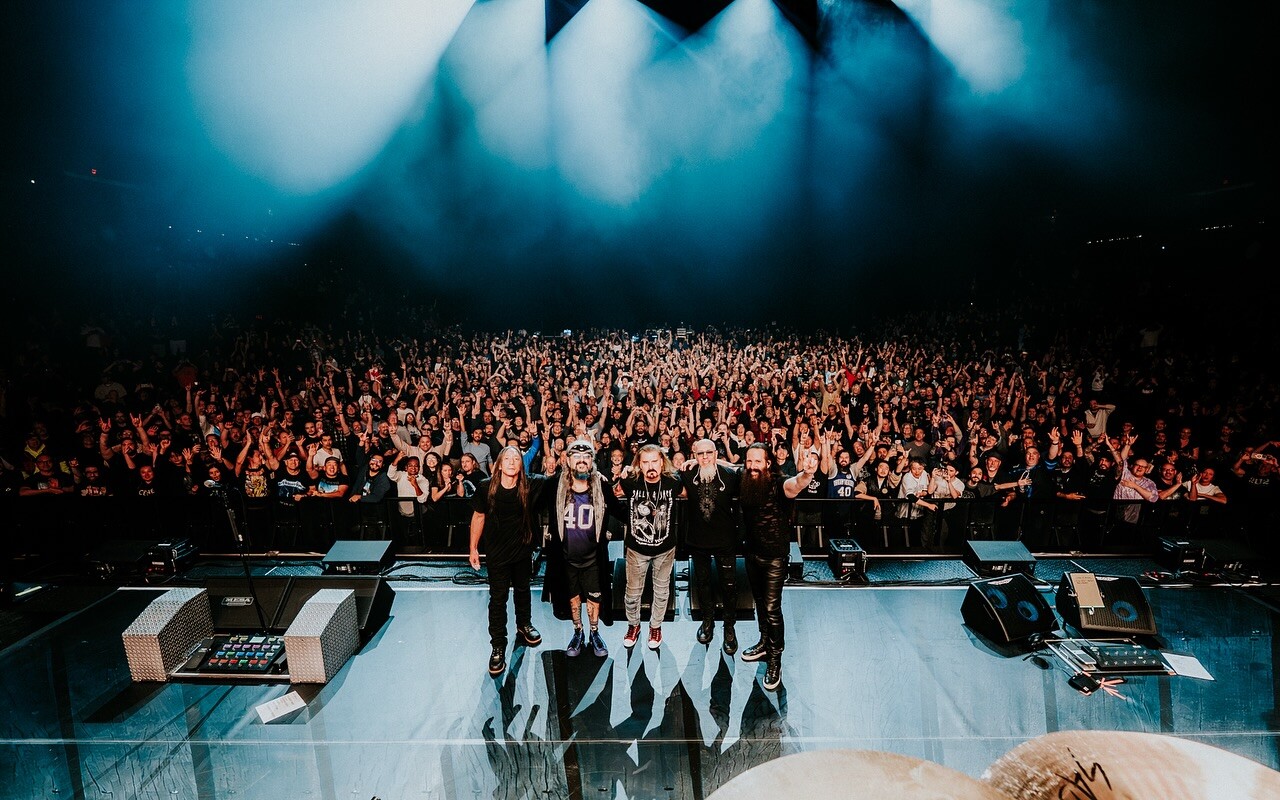 DREAM THEATER
出典：https://www.facebook.com/dreamtheater/