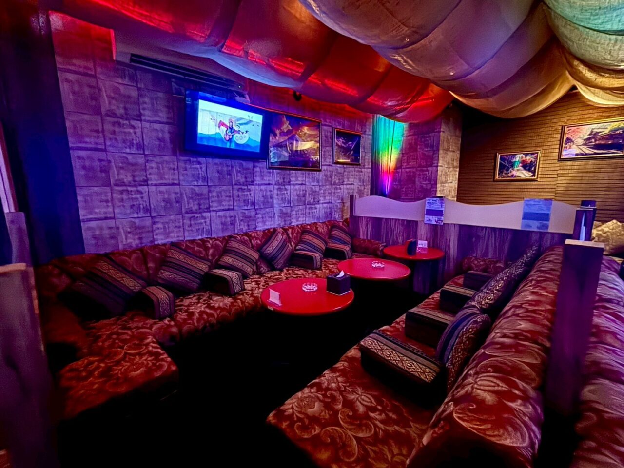 エカマイ スナック&Bar Remixリミックス店内のようす3