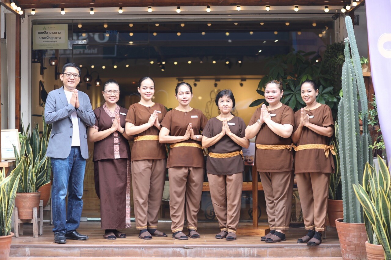 プロンポン マッサージ at ease Sukhumvit 33/1　スタッフ紹介