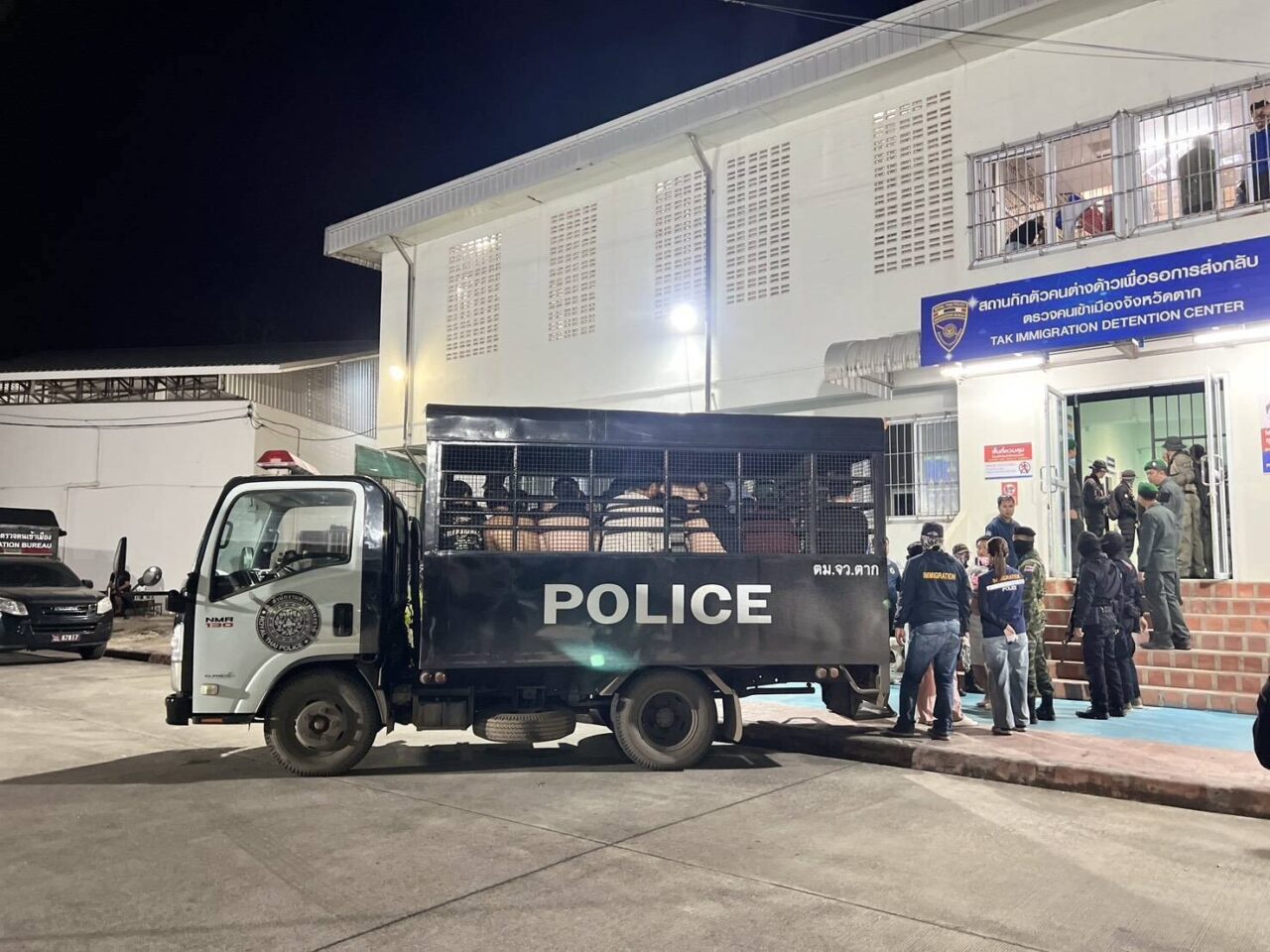 ターク県にある入館施設を鎮圧した後