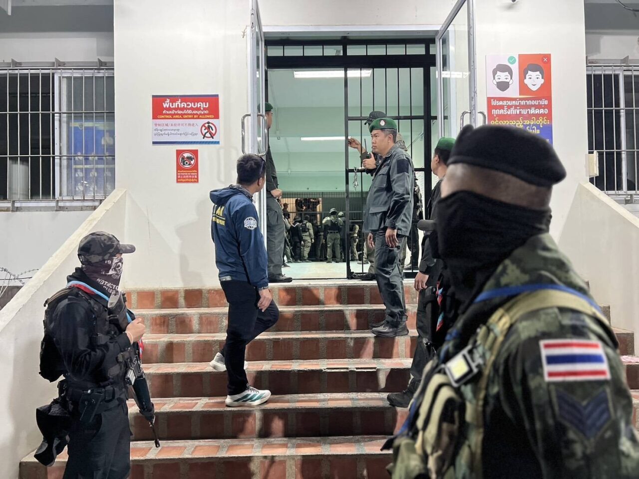 ターク県にある入館施設の暴動の様子