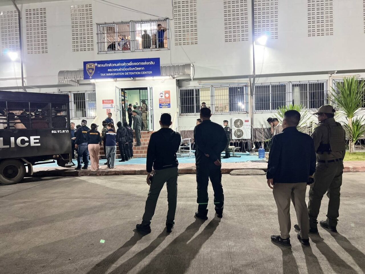 入館施設にて暴動をおこした中国人らを収容するようす