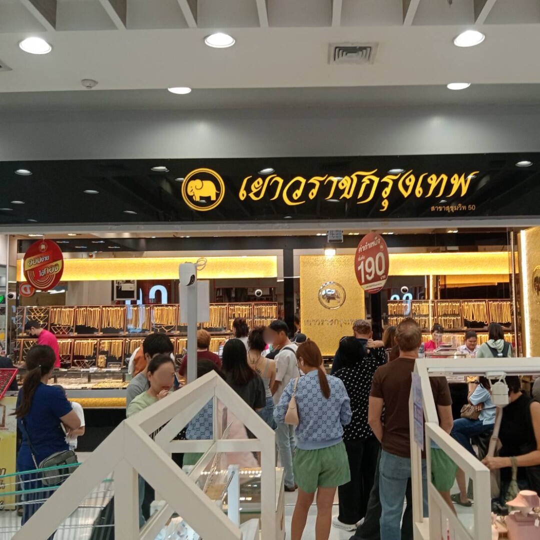 タイの街中や大手ショッピングモールに入っている金行のようす