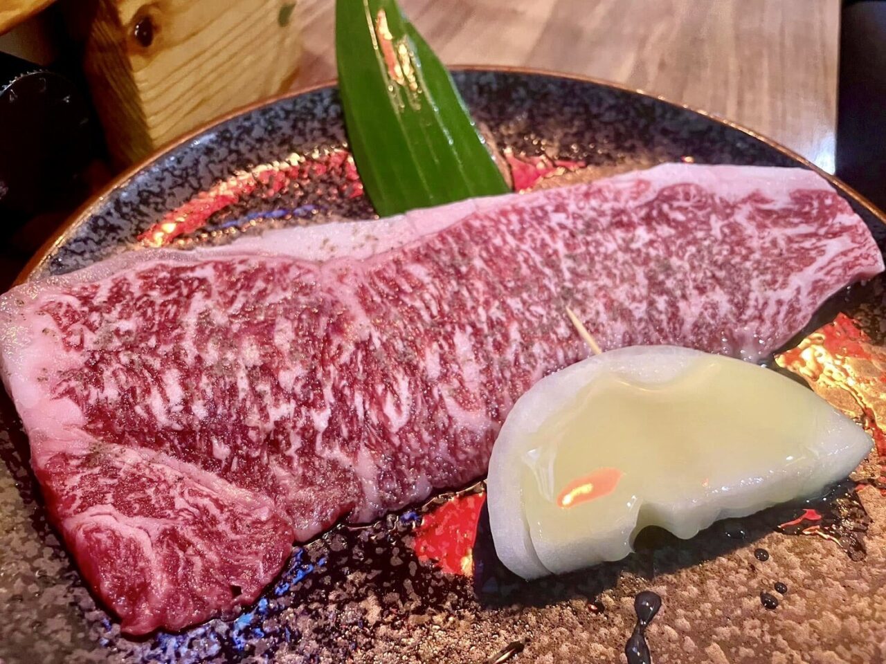 モダンの黒毛和牛サーロインステーキ