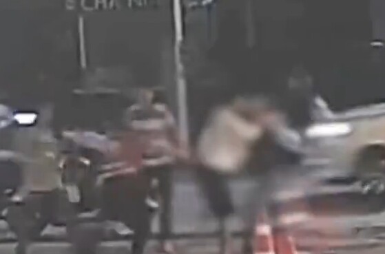 パタヤでの日本人観光客への集団暴行事件集団で暴行を受ける被害者