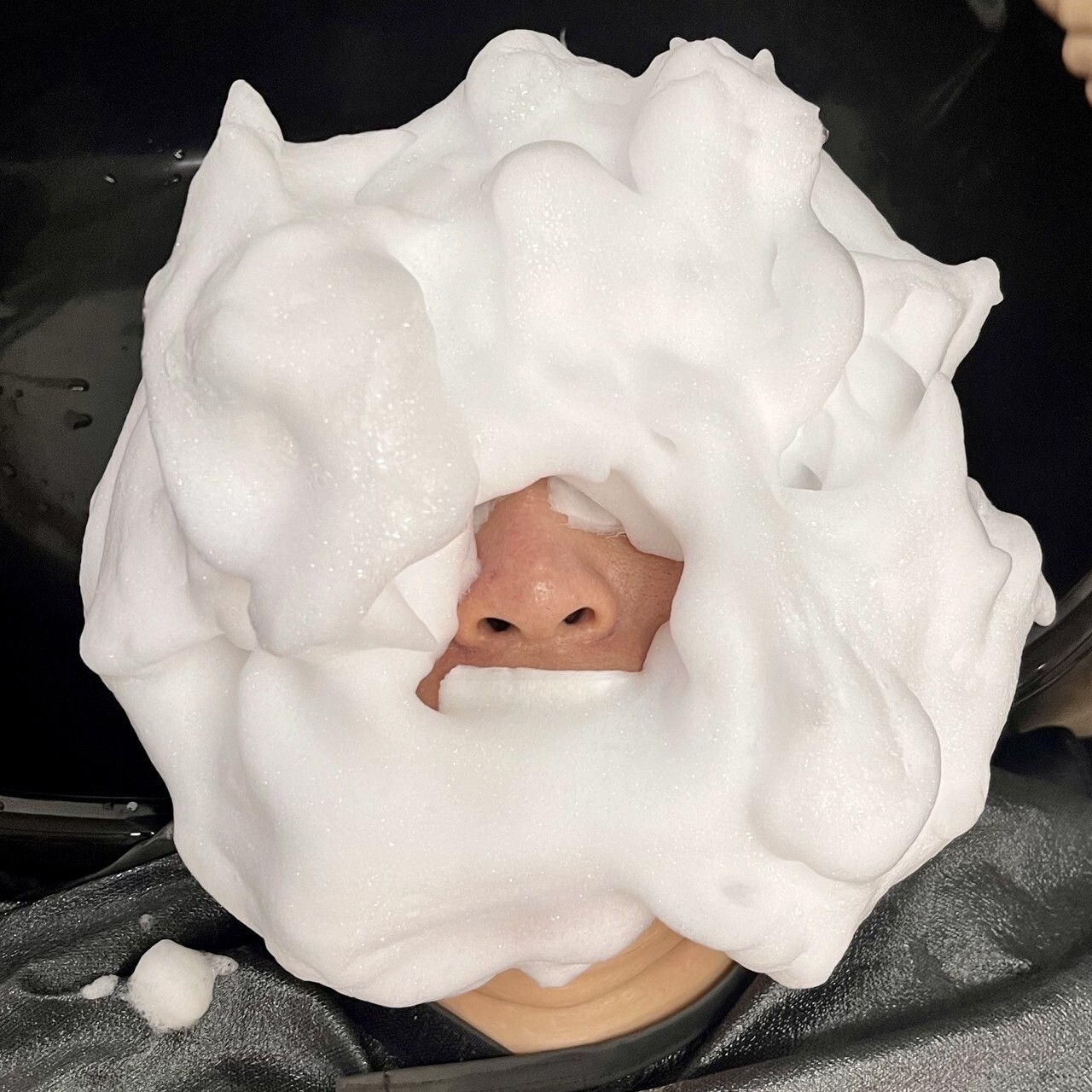オゾンケア「新しい育毛&頭皮エイジングケアシステム」の体験中の画像2。レビュワー近藤かおり